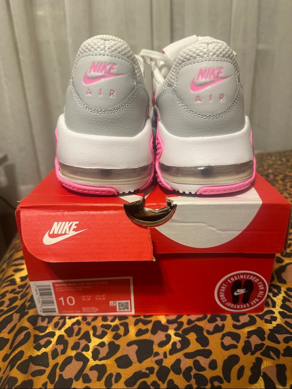 Nike Women’s Air Max White with Pink Bedazzled Accents Sneakers - Picture 3 of 4